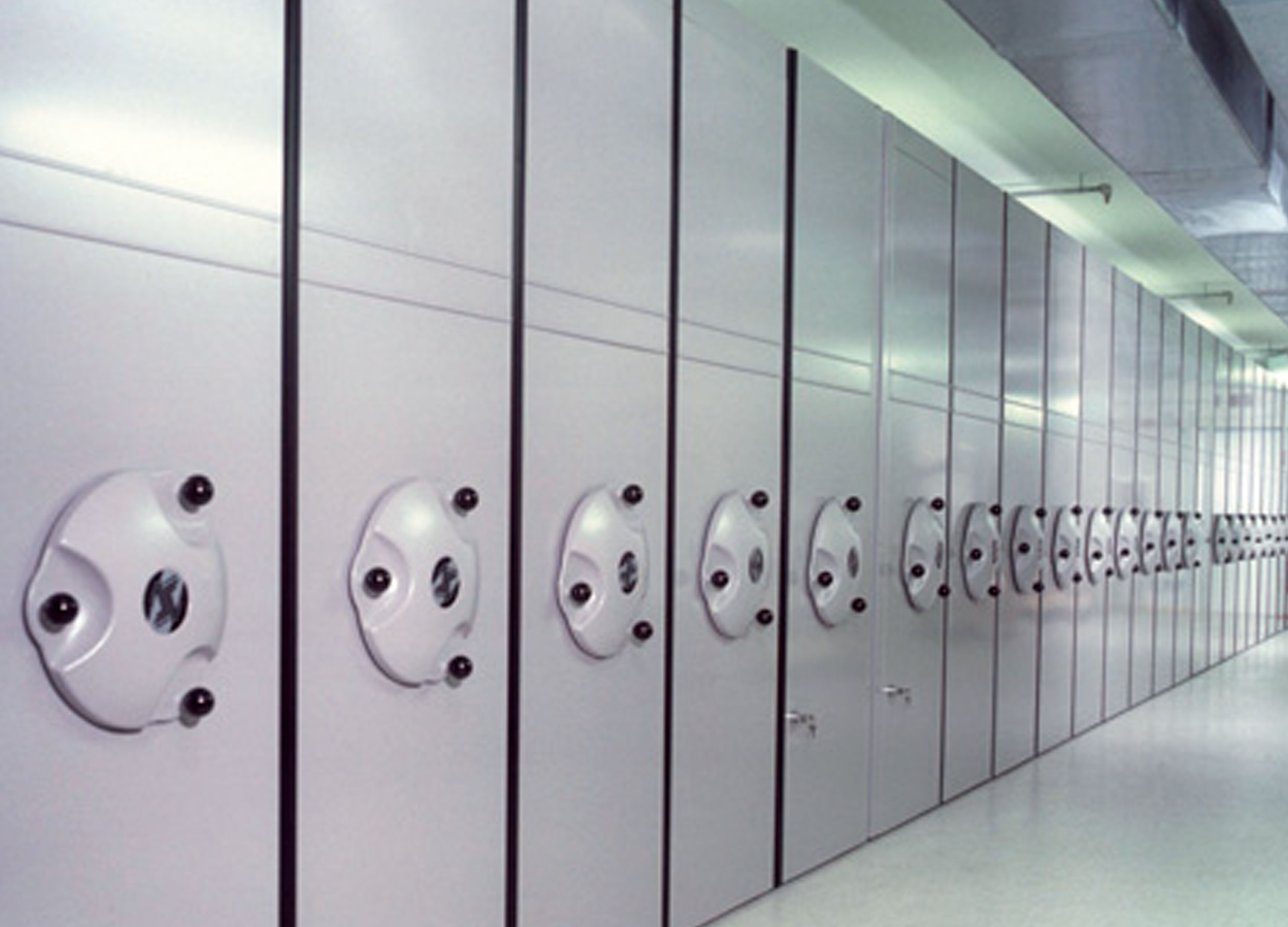 Estantes-rolantes-para-Arquivos,-Museus-e-Salas-de-Acervo